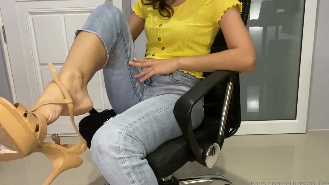 Eurasian Feet Vip Nicknamed Eurasian Feet Vip 06 28 2023 Onlyfans Video Squeaky Chair Dont Care