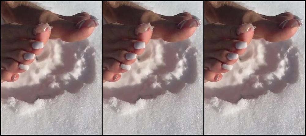 Greek Goddess Li Aka Greekli77 01 07 2025 Onlyfans Video Sooooo Cold In Ny Dipped My Toes Really Fast In The Snow Bc It Looked So