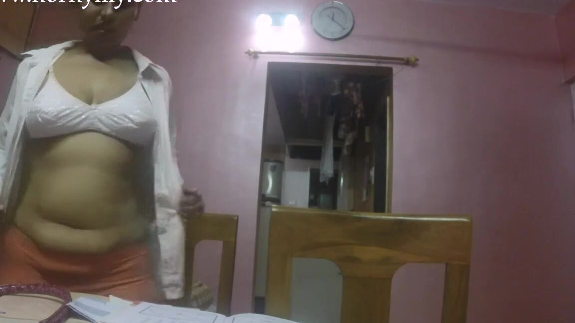 Slutty Indian Secretary Gets Horny In The Office 720P