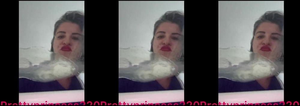 Prettyprincess220 10 05 2023 Onlyfans Video Spitting A Lot