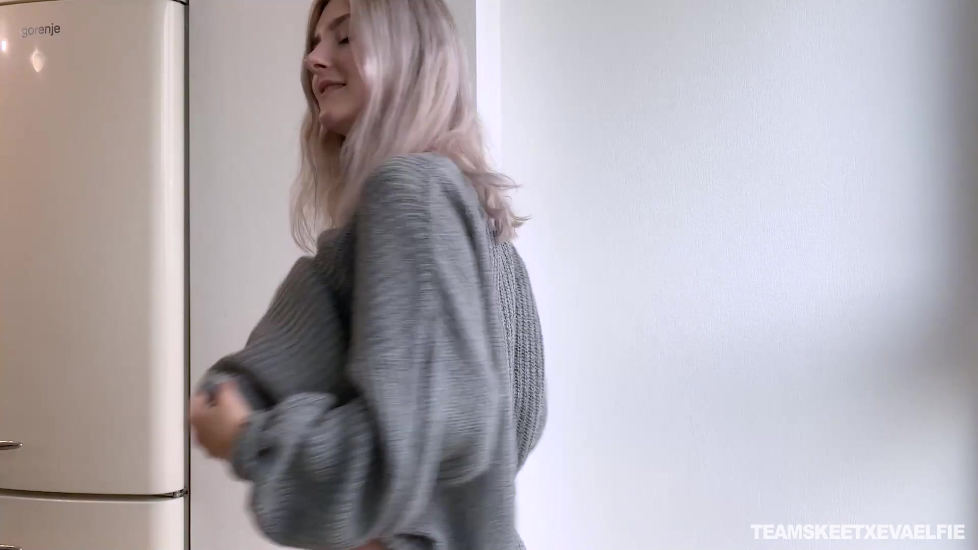 I planted a round booty blonde on a dick