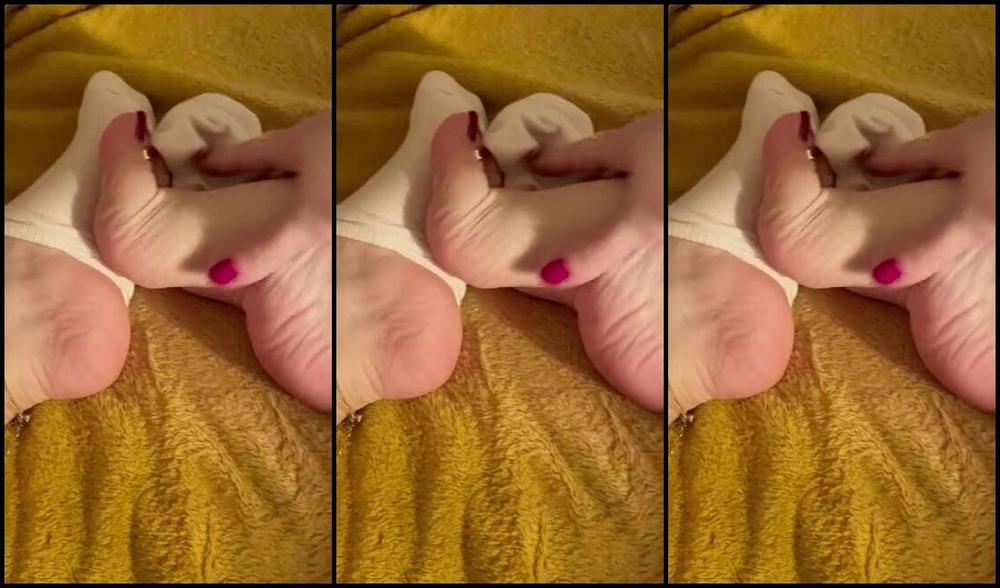 Joeyofarches Nicknamed Joeyofarches Onlyfans Wanna Watch Me Tease My Tight White Socks Off My Little Meaty Feet Trace My Fingers Down Each Deep 2