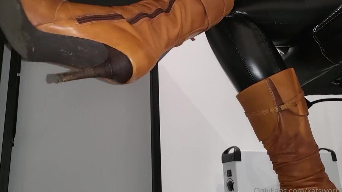 Kats Worn Heels Nicknamed Katswornheels Onlyfans Get Under My Desk And Take A Closer Look