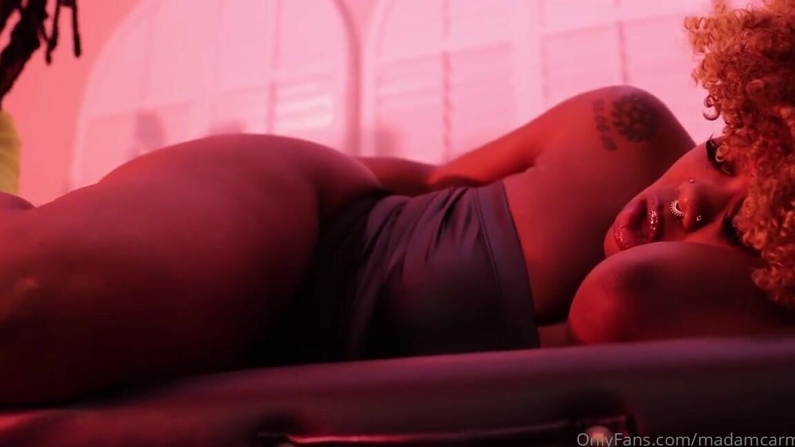 Madamcarmen Nicknamed Madamcarmen2 Femdom 12 03 2021 Onlyfans Video Tried Out The Violet Wand On Missniemacream During Our Sensually Sadistic Session