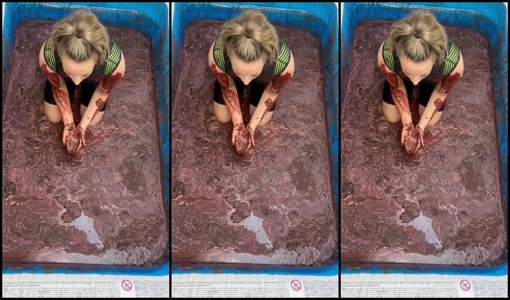 Bsmessybakery Nicknamed Bsmessybakery Onlyfans Taking A Naughty Dip With My Triathlon Bodysuit In A Pool Full Of Chocolate Gunge