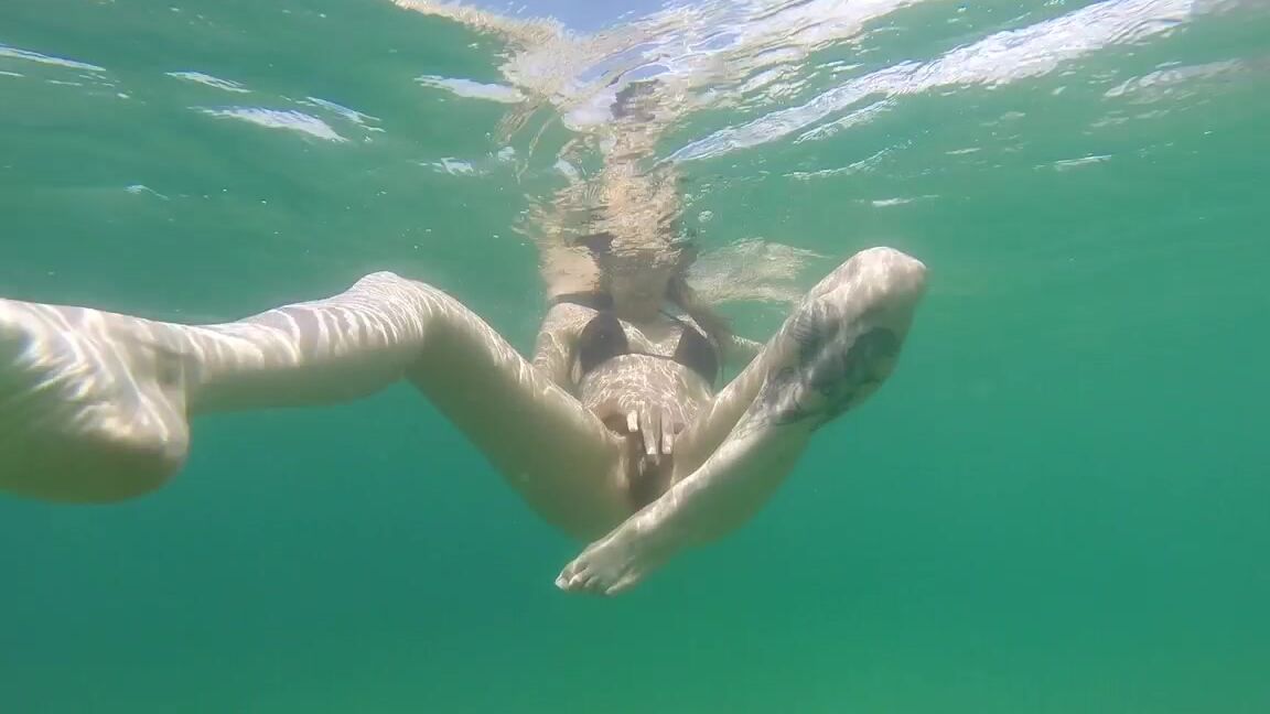 Blowjob, Masturbation, Outdoor Public Blowjobs, Swimming, Underwater Fetish eliskye underwater bj and masturbation in beach ManyVids