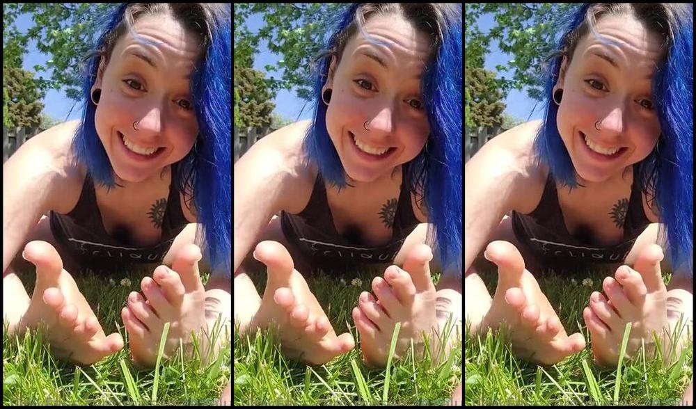 Missarcanaplus Nicknamed Missarcanaplus Onlyfans Letting The Wind Naturally Blow Dry My Hair Video 1 2 2