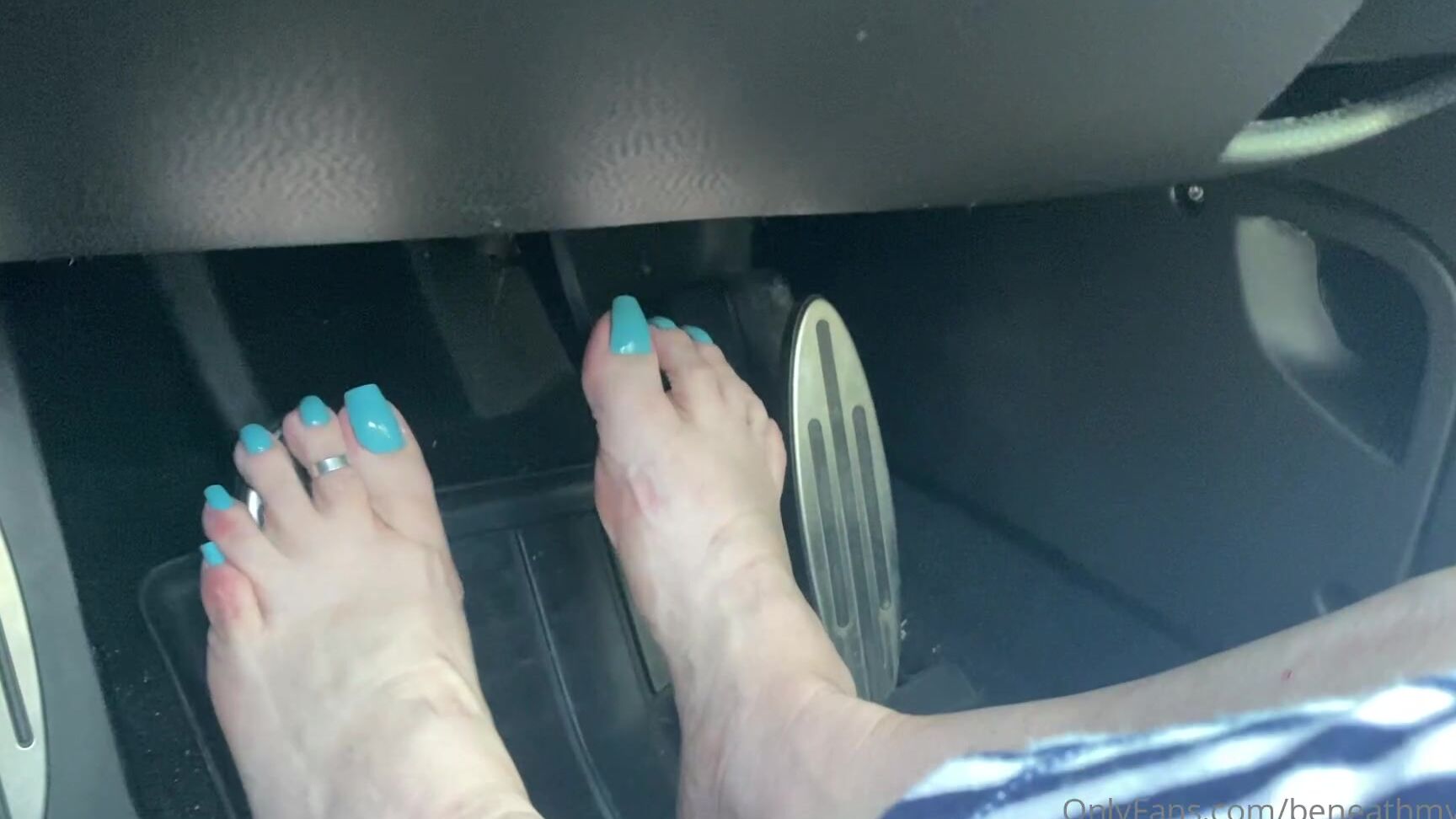Beneathmytoes Min Barefoot Driving I Love How My Toes Curl Over The Pedals