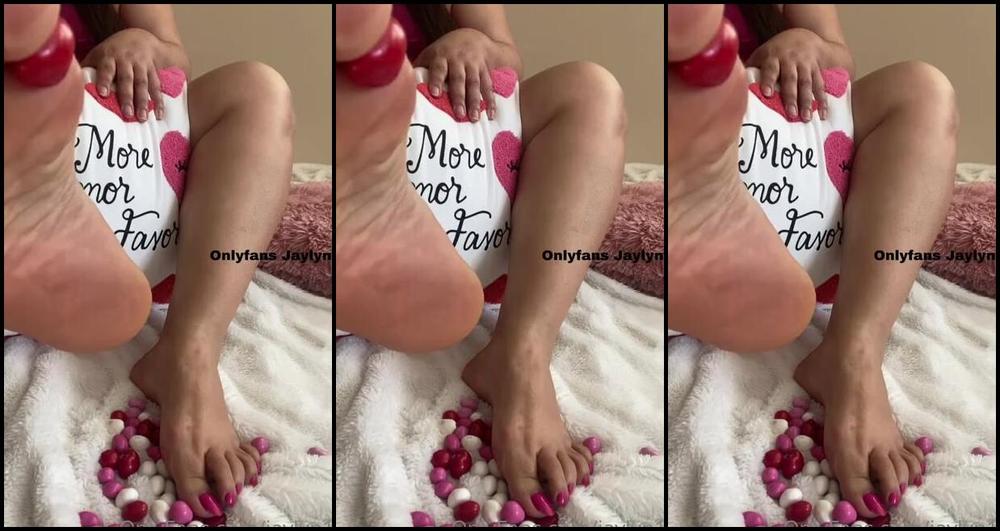 Jaylyn Nicknamed Jaylyn10 Onlyfans Enjoy Some M Amp Ms And Toes Enjoy Some Ass