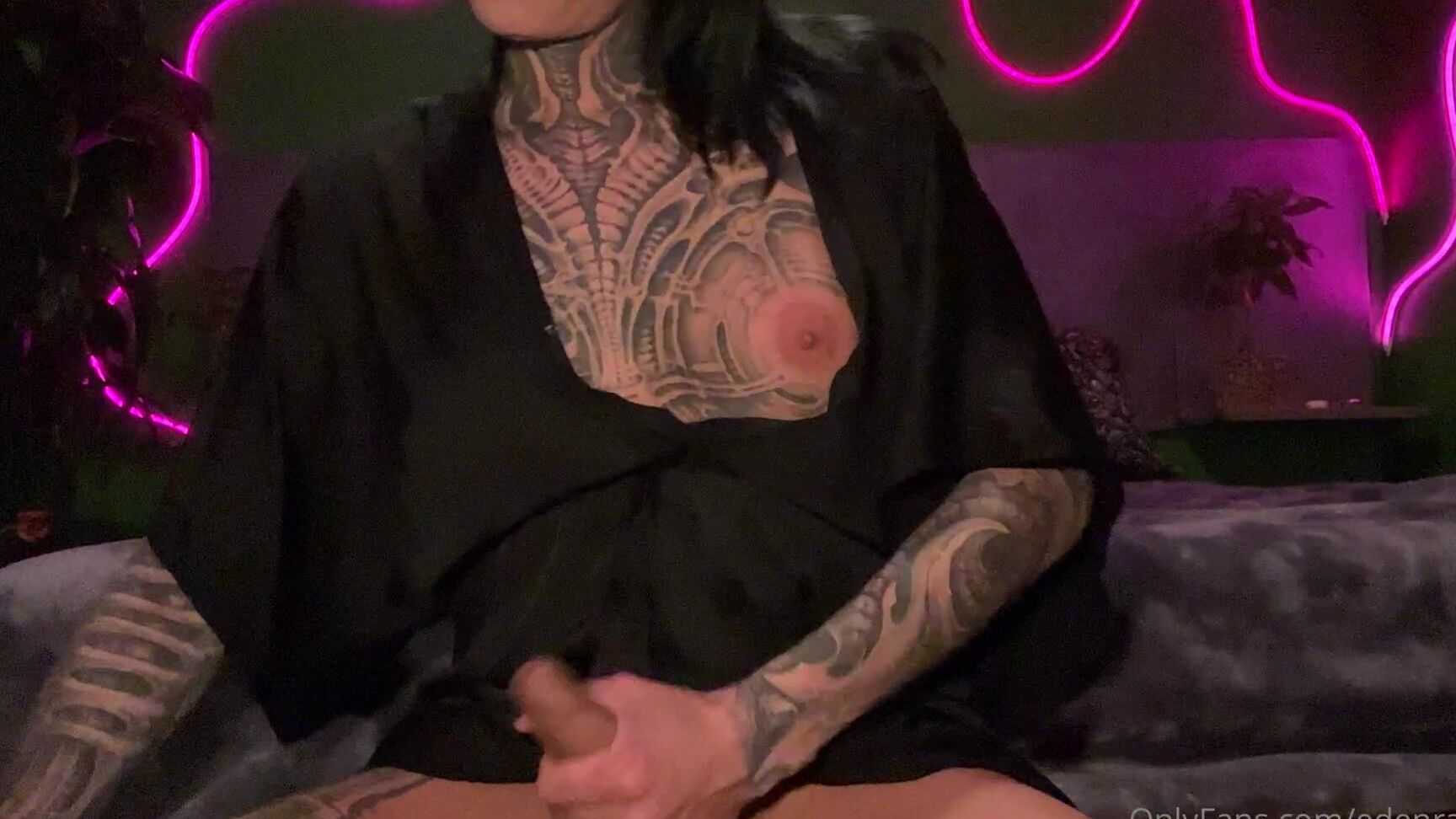 edenraynes-17-01-2022-2332482540-meow