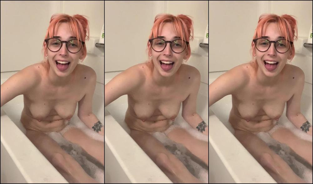 Ashleylottsxo Splish Splash I Was Taking A Bath