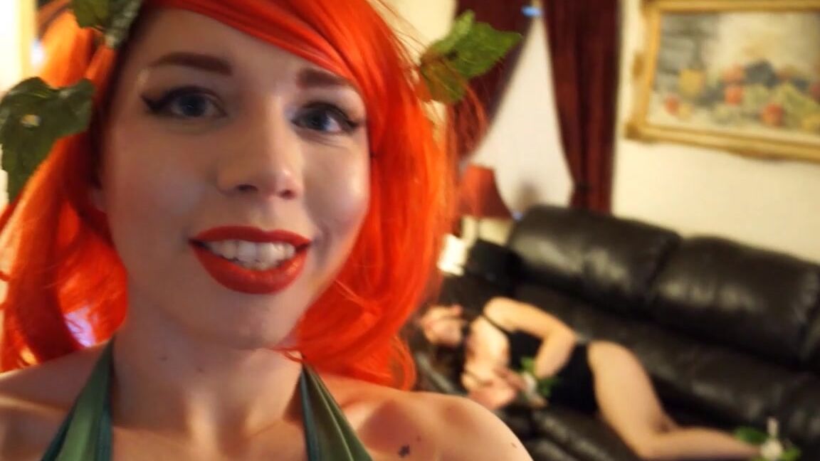 Sarah Michelle Ivvys Poison Kiss