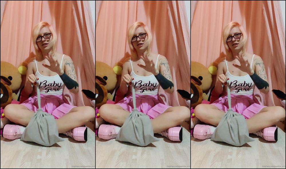 pupsicle-stick-16-10-2020-1088031718-i-m-literally-never-leaving-my-house-again-which-is-sad-because-i-used-to-love-travelling