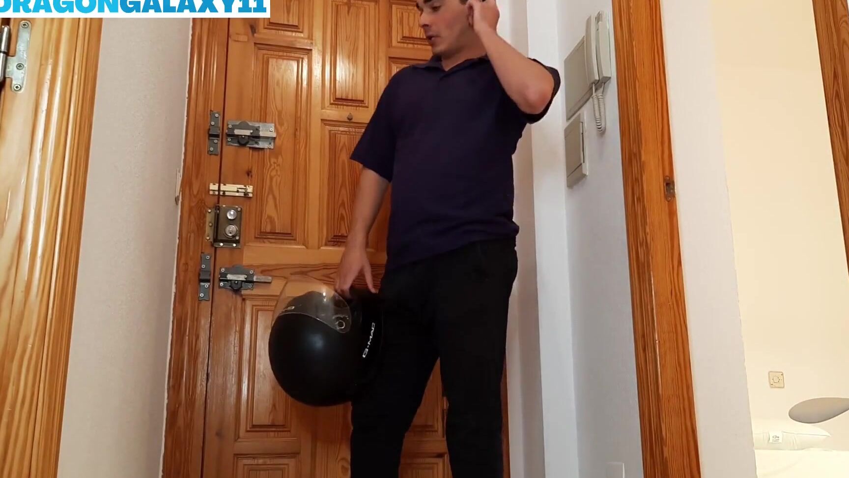 THIS DELIVERY GUY IS VERY HANDSOME AND I WANT TO FUCK HIM Pornhub