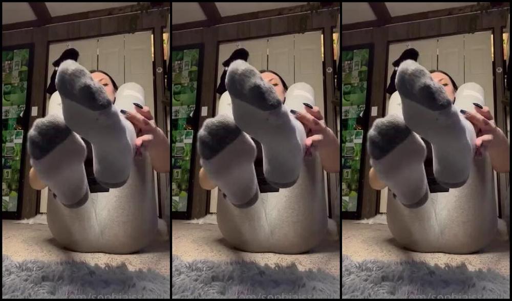 Miss Sophia Nyx Nicknamed Sophiaisspoiled Onlyfans New Clip Going For An Evening Run Worship My Gym Shoes