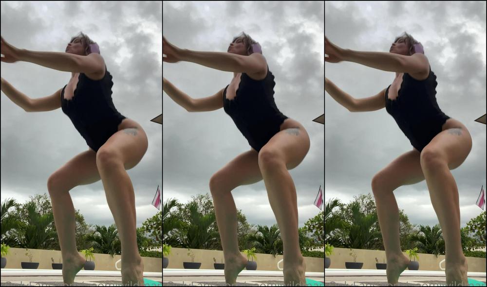 Naomiwildman A Little Exercise Motivation For Your Monday Put On Some Music That Gets You Hyped Up And