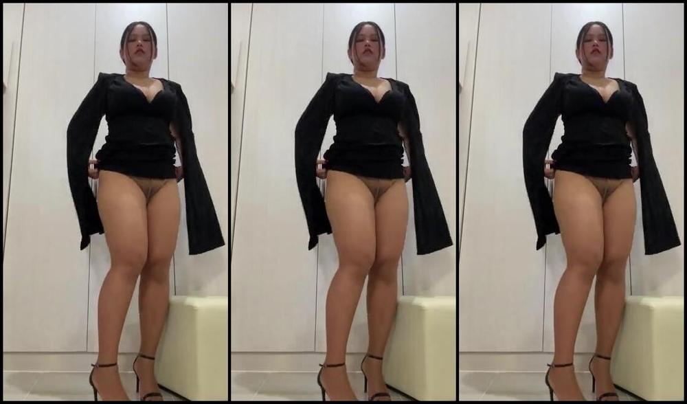 Atomickeerati Onlyfans My Family Is Outside But I Still Want To Do Something Naughty Inside My Room Za6