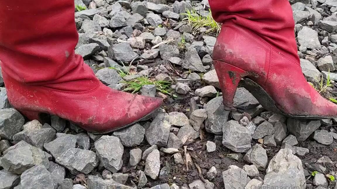Kats Worn Heels Nicknamed Katswornheels Onlyfans Trashing My Old Red Boots