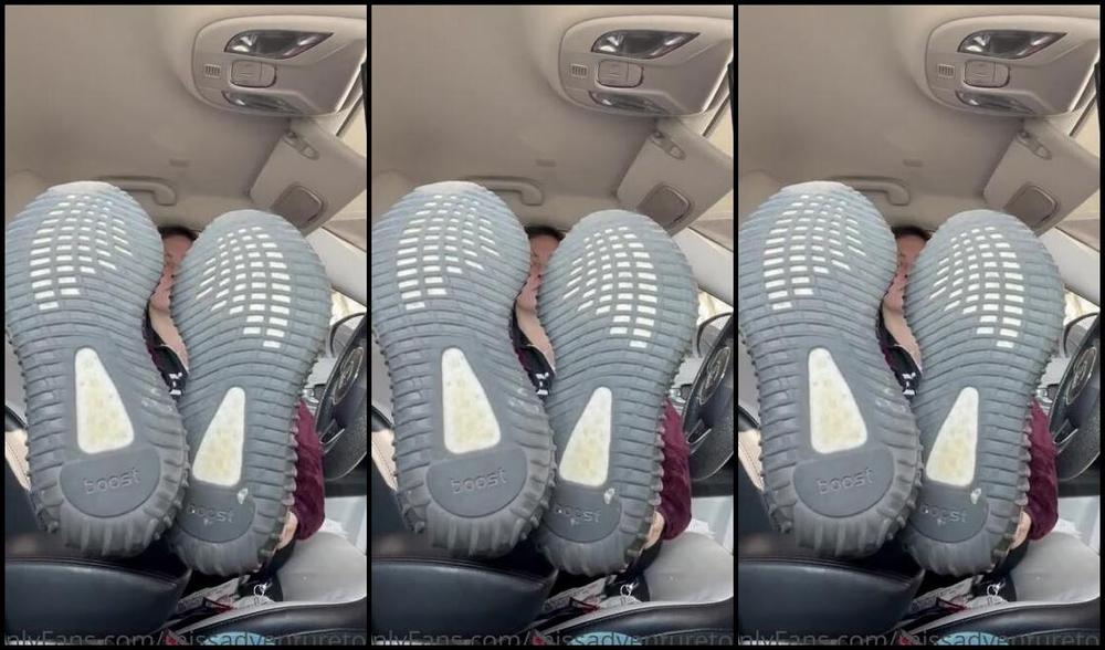 Adventuretoeskat Nicknamed Missadventuretoeskat Onlyfans A Very Lucky Guy Gets To Sniff These Socks Are You Jealous You Should