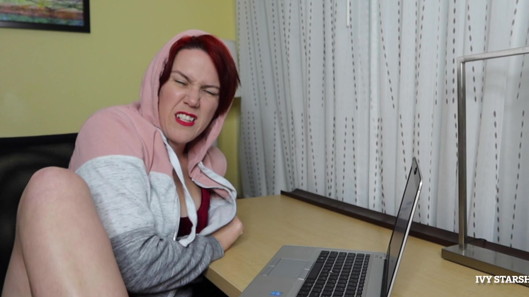 Ivystarshyne Ball Busting Bully