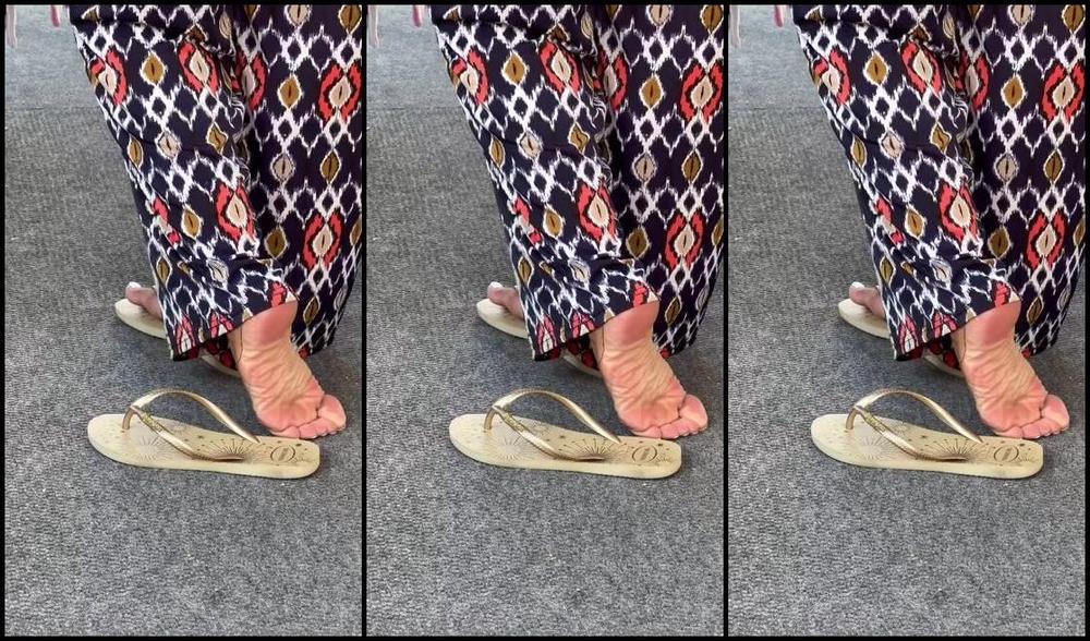 Caribbeansolez Onlyfans Some Candid Video By The Pool And Some Pics Afterwards The Pool Made My Feet So Soft 2P