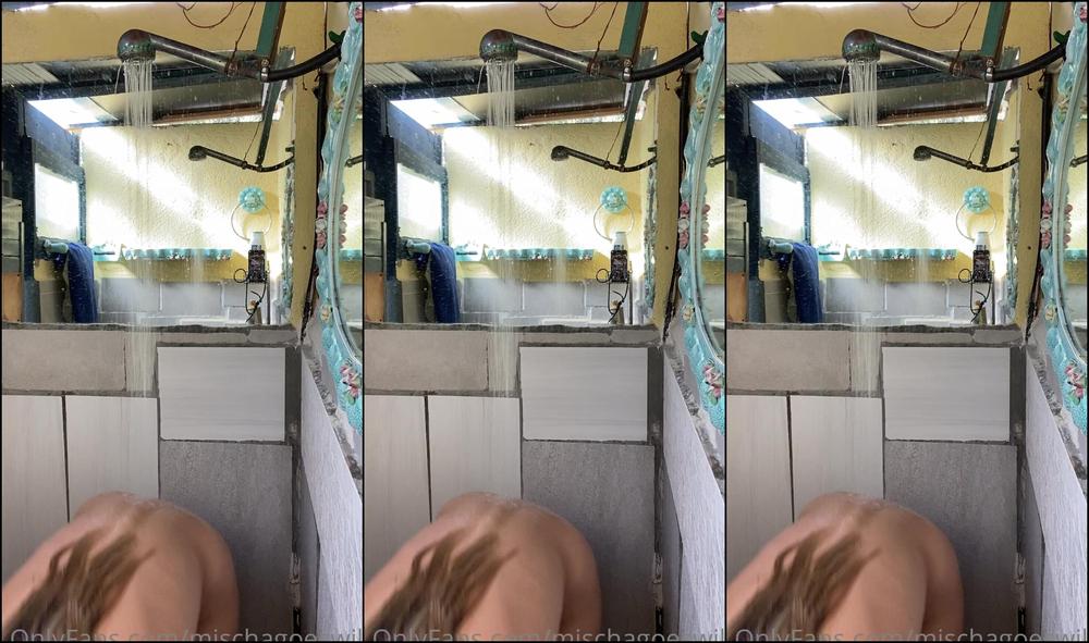 Mischagoeswild Here S The Off Grid Shower From The Off Grid Farm Place Forgot To Post It Happy Week