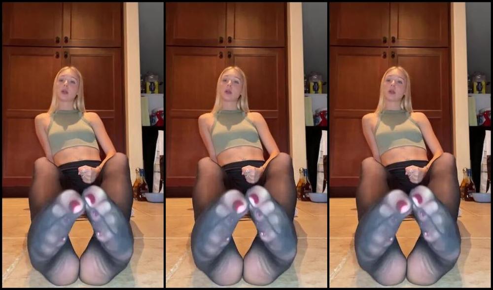 Goddess Kaylee Aka Xomaddykxo Onlyfans Let Me Edge You With My Nylon Soles Happy Holidays Footboysp