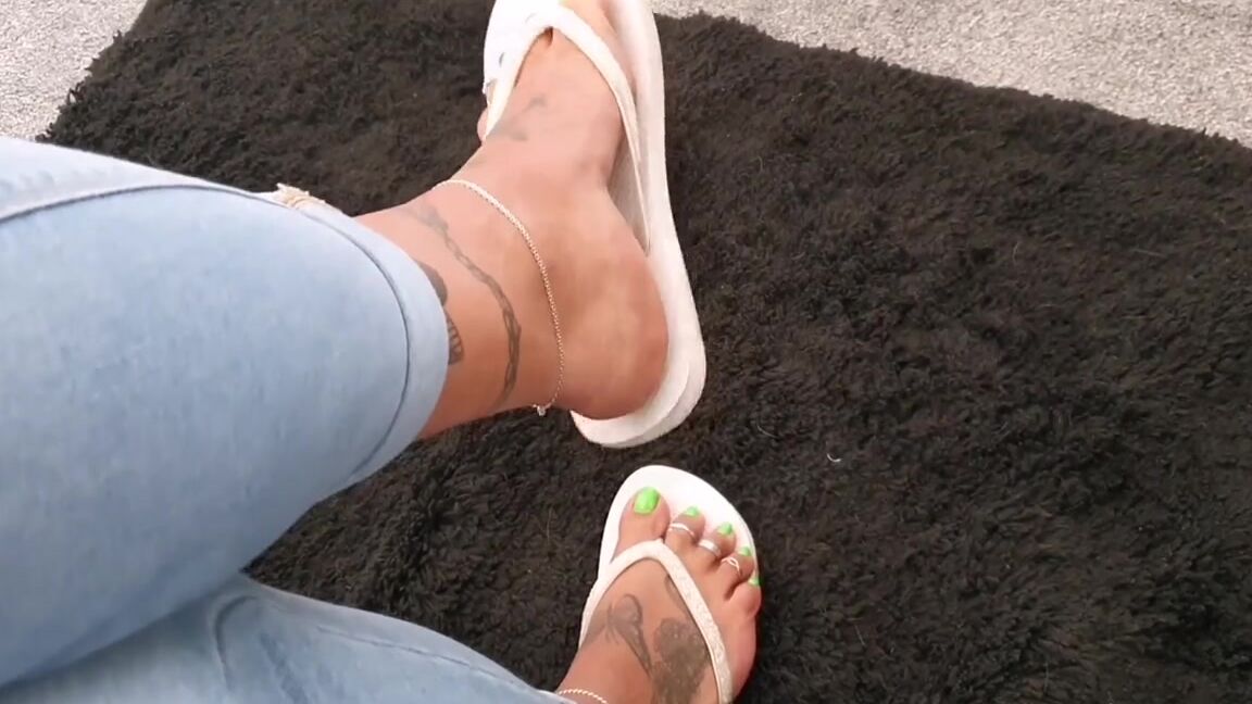 Msmaddy Aka Madsoles 1 Onlyfans Do You Love Watching Flipflops Dangle And That Slapping Sound When Its Hitting Against The Sole Yest