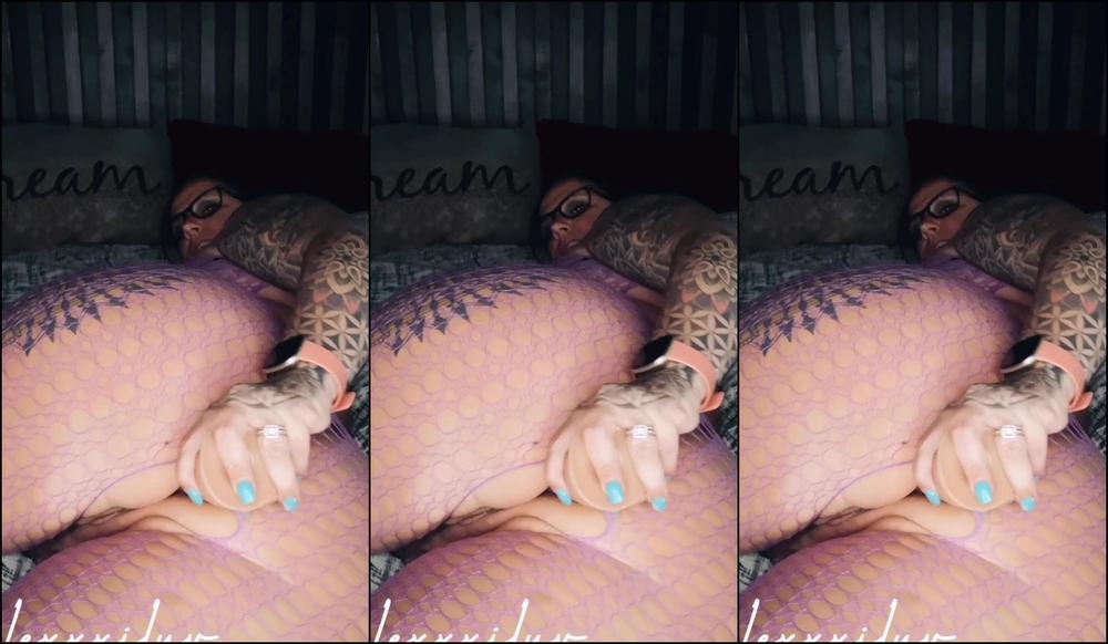 Lexxxiluvvip New Smoking Hot Minute Video Roleplaying Me