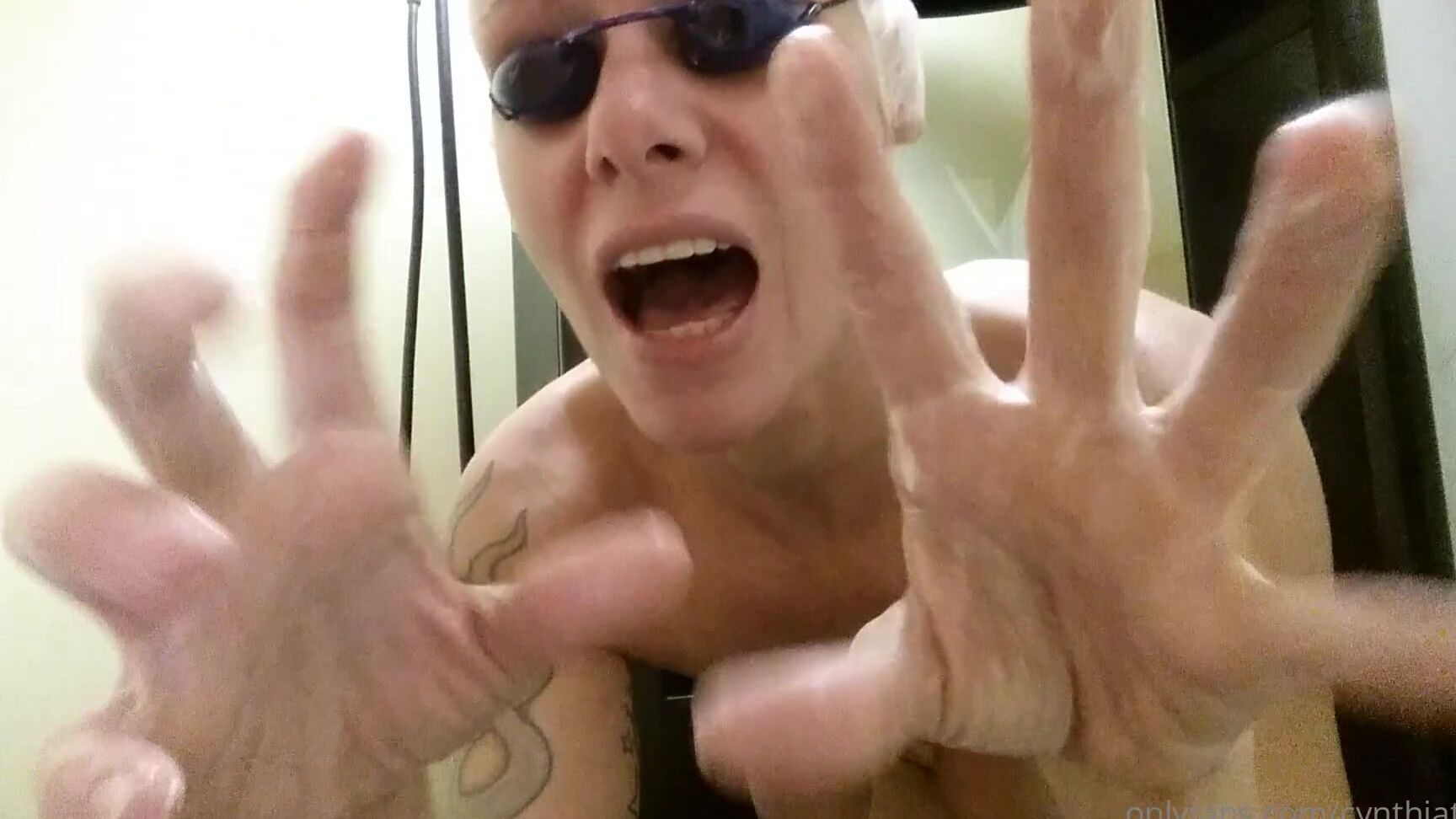 Cynthiatazer Throwback My Crazy Experience Tanning In A Spray Tan Booth Last Time I Ever Did That My