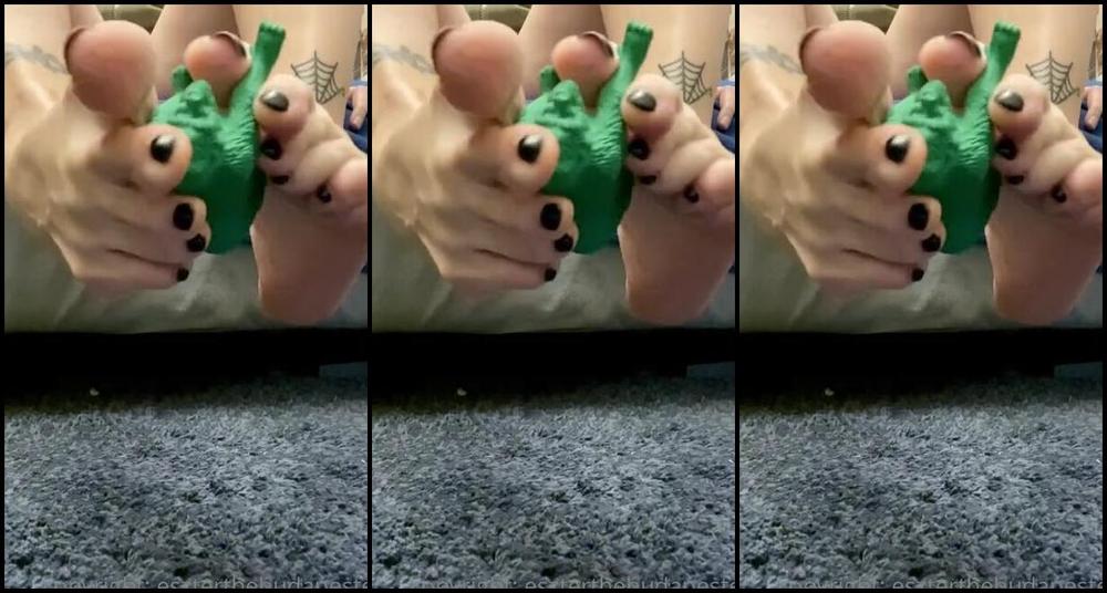 Catprincessfeet Onlyfans Toes Playing With Toys Was Todays Requestgot Uwhich Do U Like Most 1