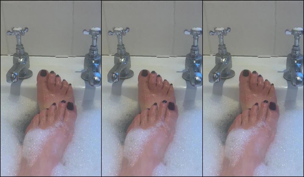Lady Dark Angel For You Foot Lovers Footworship Bathtime