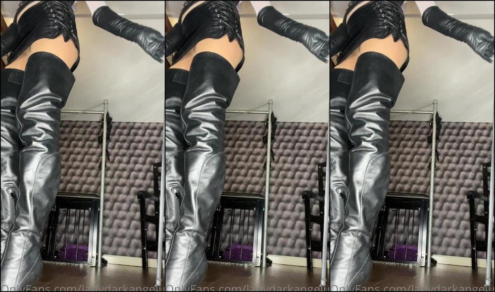 Lady Dark Angel Your View You Follow Collar And Lead