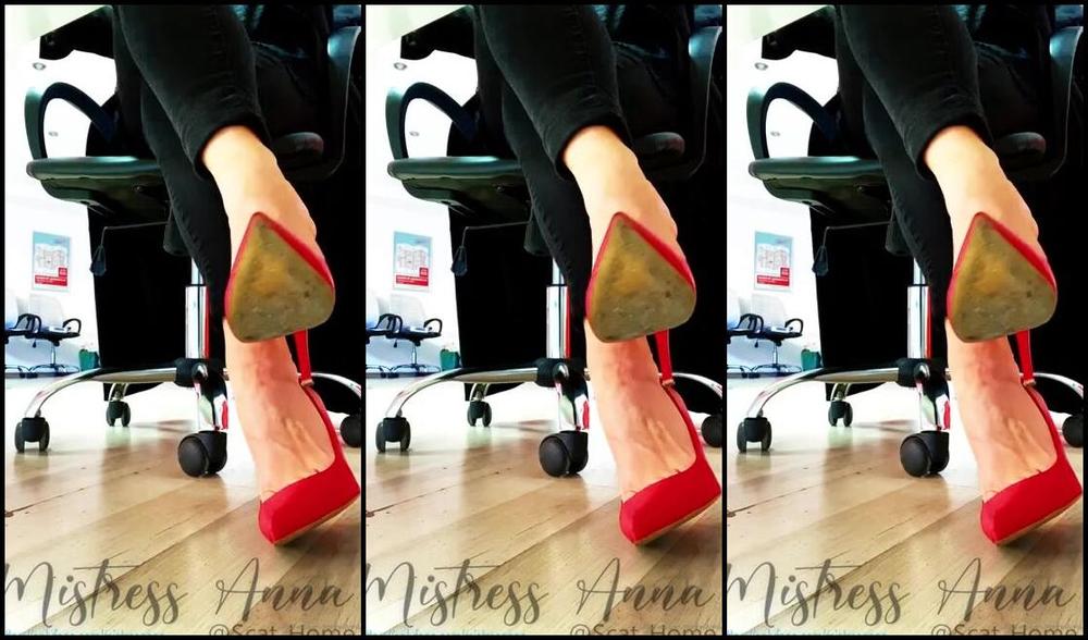 Mistresanna Onlyfans How Do You Feel Under My Desk