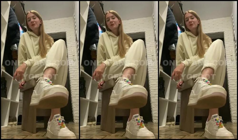 Ygoddess Aka Ygfoot Onlyfans Get On Your Knees In Front Of Me And Lick My Dirty Sneakers Cleanp