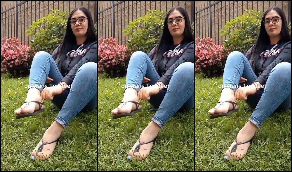 Victoria Feet Nicknamed Toryfeet Onlyfans Just Sitting In My Garden Breathing Fresh Air What Would You Do If You Were