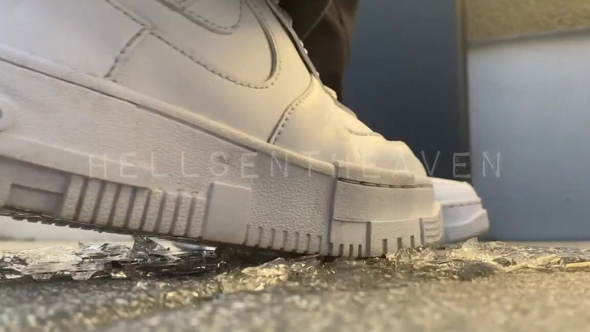 Goddess Nina Nicknamed Hellsentheaven Onlyfans 03 09 2022 Bevor Der Sommer Kommt Hab Ich Noch Eine Portion Crushed Ice Fr Dich