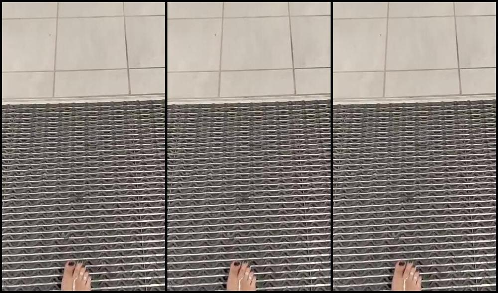 Frejas Submissive Feet Nicknamed Frejassubmissivefeet Onlyfans At The Mall Walking On Different Floors
