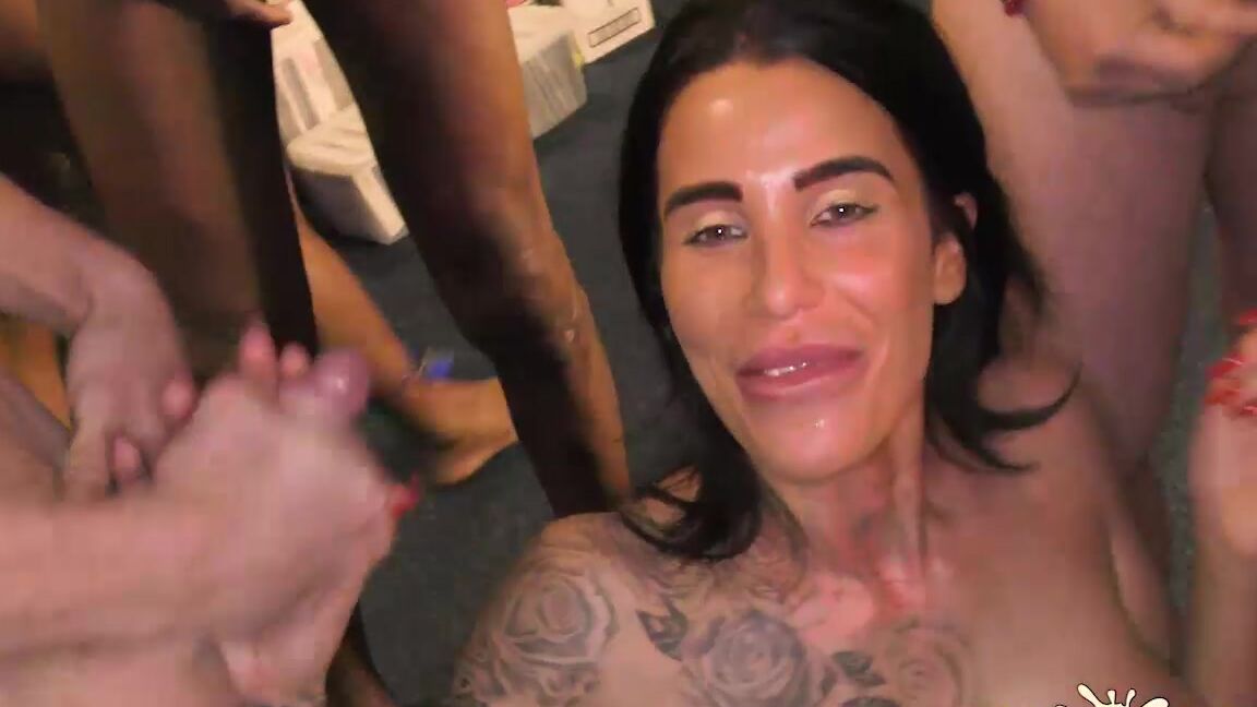 Blowjob, Brunette, Bukkake, Big Tits, Cumshot, Cum on Tits Alice Judge - Debut bukkake for sexy Alice Judge SiteRip