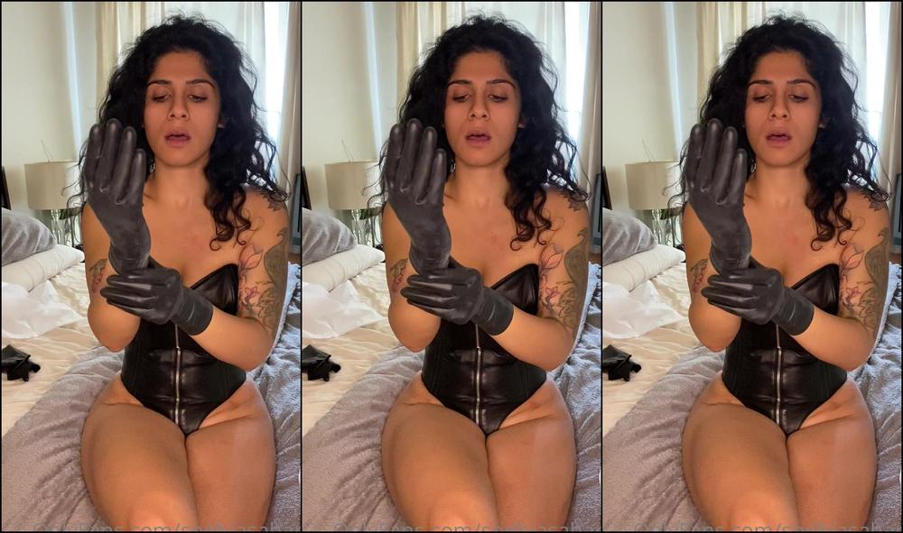 mistresssophiasahara-26-10-2020-1142658188-watch-til-the-end-especially-if-you-re-a-latex-and-latex-glove-fetishist