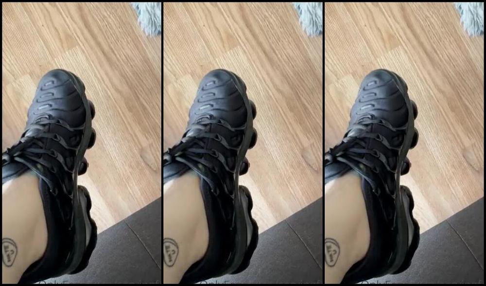 Servingbarefeet Aka Servingfet Onlyfans Stinky Af Whyyyy Am I Like Thisssss Lol It S A Blessing And A Curse