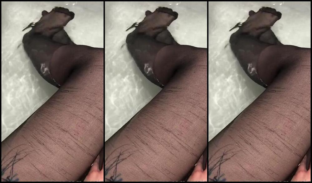 Kiro Queen Aka Kirojpg Femdom 11 16 2020 Onlyfans Video Would You Take A Bath With Me In Those Black Sheer Tights2