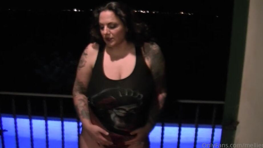 Melliemdy Striptease Naughty Video Outside On The Balcony