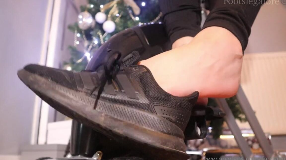 Footsiegalore Onlyfans Footsie Advent Reveal Day 20 Hot Sweaty Sunday Workout Feet