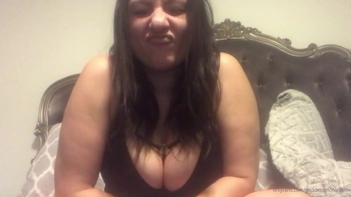 Goddessmonica00W Onlyfans Upper Lip Smellingp