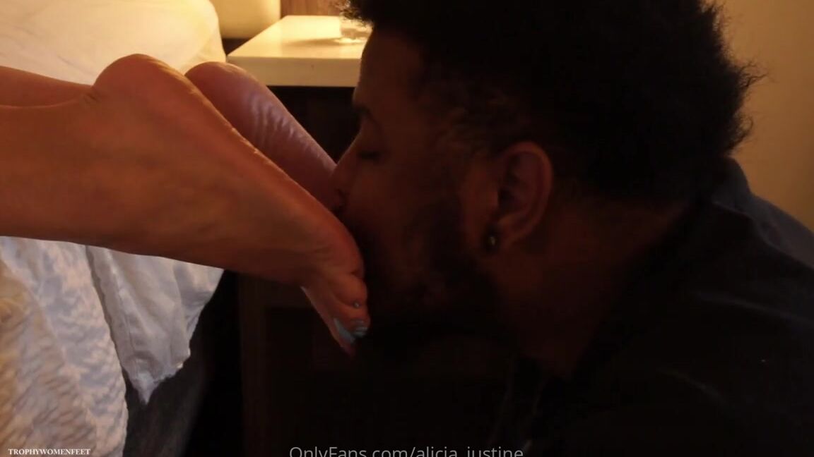 Alicia Justine Nicknamed Alicia Justine 03 12 2025 Onlyfans Video Tell Me Can You Beat Trophywomenfeet Worship Of My Feet