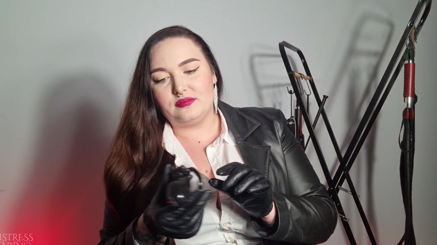 Mistresskarino Czas Zalozyc Klatke Na Twojego Penisa Frajerze