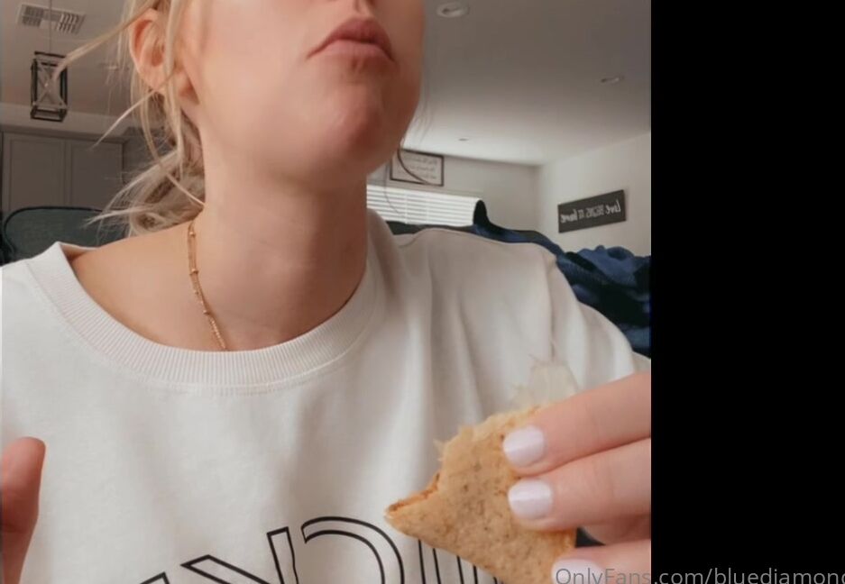 bluediamondbae-01-12-2020-1365925221-happy-taco-tuesday-mukbang-tacobell