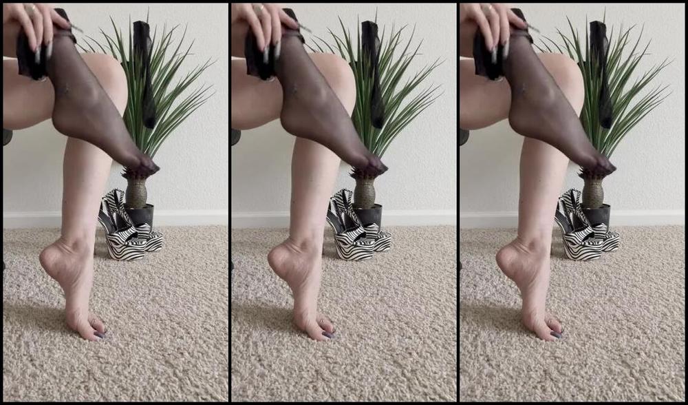 Miss Heels Lisa Nicknamed Missheels07 04 09 2025 Onlyfans Video Tights Or Stockings What Should I Wear Today Epq