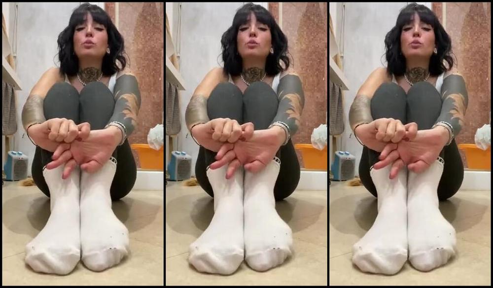 Tokyoinkft Onlyfans Ma Che Sporcacciona Sono Con I Calzettoni Del Giorno Prima Che Avevo Usato Per Una Passeggiata